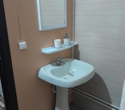 Стандартный семейный номер с 1 двуспальной и 2 односпальными кроватями в Ghouse