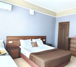 Трёхместный комфорт с общей террасой  в Уральские самоцветы