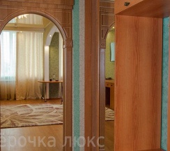 Номер полулюкс улучшенный с 1 двуспальной кроватью в Пятерочка-люкс