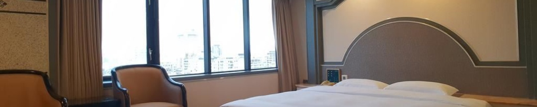 Номер Economy в The First Plaza Hotel
