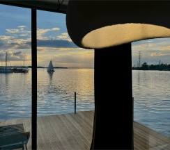 Зеркальный дом в F911