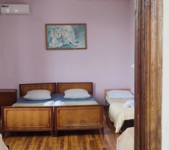 Четырёхместный номер Comfort с красивым видом из окна в Частный дом На Адлейба