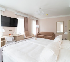 Клубный Джуниор Сьют с красивым видом из окна в Домъ купчихи Телушкиной