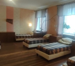 Кровать в общем номере (мужской номер) (общая ванная комната) в В городе N