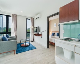 Трёхместный номер с видом на бассейн в Wyndham Royal Lee Phuket