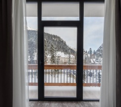 Двухместный номер Superior с балконом (2 отдельные кровати) в Dombay winter hall
