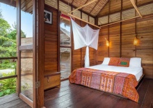 Бунгало beachfront в Castaway Resort Koh Lipe