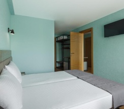 Номер стандарт семейный с 4 односпальными кроватями в Sunrise Park Hotel Relax&Spa