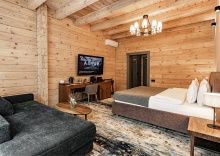 Номер Делюкс с двуспальной кроватью c видом на реку и террасой в Grand Chalet Altay