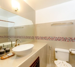 Семейный люкс с балконом в Club Bamboo Boutique Patong Beach Resort
