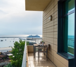 Семейные апартаменты с видом на море (4 этаж) в Real Apartments Sochi