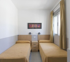Двухместный номер Standard 2 отдельные кровати в Albergue Inturjoven Málaga - Hostel