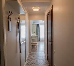 Двухместный полулюкс (Главный корпус) с 2 комнатами с балконом двуспальная кровать в Литфонд