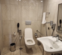 Номер для гостей с ограниченными возможностями в Green Nature Diamond Hotel