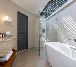 Двухместная вилла с бассейном двуспальная кровать в Dewa Phuket Resort & Villas