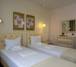 Twin/Double Room в Melton Hotel
