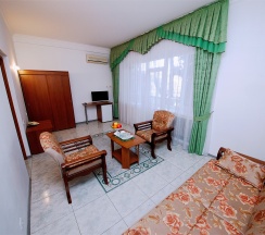 Семейный двухкомнатный с балконом в Ясон