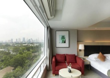 Двухместный номер Premium с видом на озеро двуспальная кровать в Aspira 12th Avenue Asoke Sukhumvit