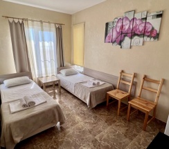 Семейный номер Classic с балконом и с красивым видом из окна в Green line