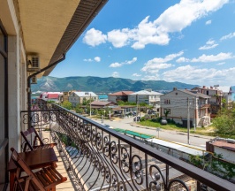 Трехместный номер с балконом в Бута