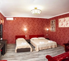 Четырёхместный номер Standard с балконом и с красивым видом из окна в Abaash Hotel Afon