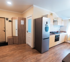 Люкс с кухней-столовой в Уютный Дом