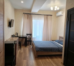 Двухместный номер "SUPERIOR" с одной большой кроватью в Морской