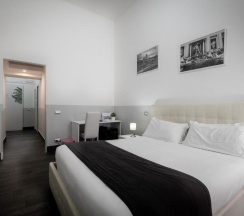 Двухместный номер Superior с балконом двуспальная кровать в Arch Rome Suites