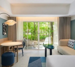 Люкс Premium с 2 комнатами с видом на бассейн в Centara Karon Resort Phuket