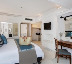 Люкс с ванной с 3 комнатами с балконом и с видом на море в Thavorn Palm Beach Resort Phuket