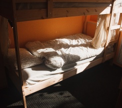Кровать в 8-местном общем номере (1) в Karelia hostel