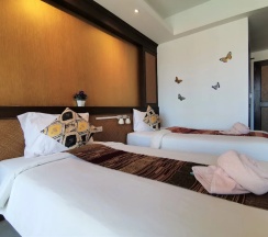 Трёхместный номер Standard с видом на воду в Lanta For Rest Boutique