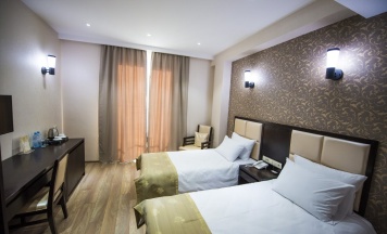 Двухместный номер Standard с балконом 2 отдельные кровати в Отель Tbilisi Inn