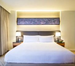 Двухместный номер Deluxe c 1 комнатой с балконом (двуспальная кровать) в Chatrium Sathon Bangkok