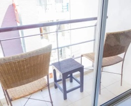 Трёхместный номер с балконом в Patong Moon Inn Guesthouse