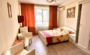 Полулюкс с видом на бассейн в Sandal`House