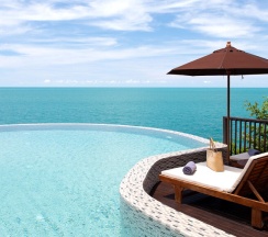Двухместное Pool Villa Suite No. 3 oceanfront двуспальная кровать в Silavadee Pool Spa Resort