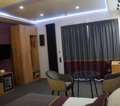 Номер улучшенный с 1 двуспальной кроватью Street в Green Garden Hotel