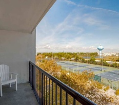 Четырёхместный номер Standard с балконом в Best Western Plus Ocean City