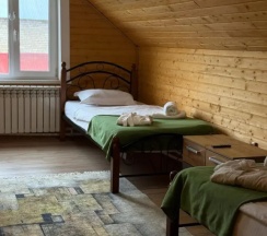 Шестиместный коттедж с 3 комнатами с видом на сад в SKALA eсohotel & restaurant