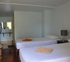 Номер Standard с балконом в Phi Phi Jungle Hill Bungalow