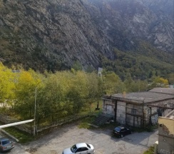 Шестиместные апартаменты с 2 комнатами с балконом и с видом на горы в Квартира Уютная с видом на горы