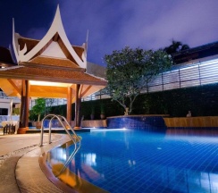 Двухместный номер Deluxe с видом на бассейн двуспальная кровать в Kata Poolside Resort
