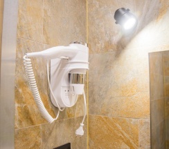 Кровать в 8-местном общем номере в Морозовский