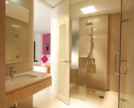 Двухместное Pent View с балконом двуспальная кровать в The Lantern Resorts Patong