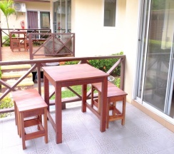 Двухместное бунгало с балконом двуспальная кровать в Fah Talay Resort