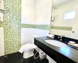 Двухместный номер Economy с балконом 2 отдельные кровати в The Blue Pearl Kata Hotel