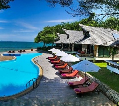Коттедж с видом на залив в Sunset Park Resort and Spa