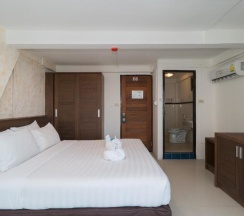 Двухместный номер Deluxe с частичным видом на море двуспальная кровать в Destination Patong