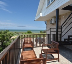 25 - Двухместный номер с террасой и боковым видом на море в Азов Инн